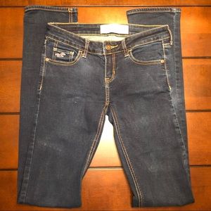 ✨Hollister Dark Wash Skinny Jeans Long Length✨